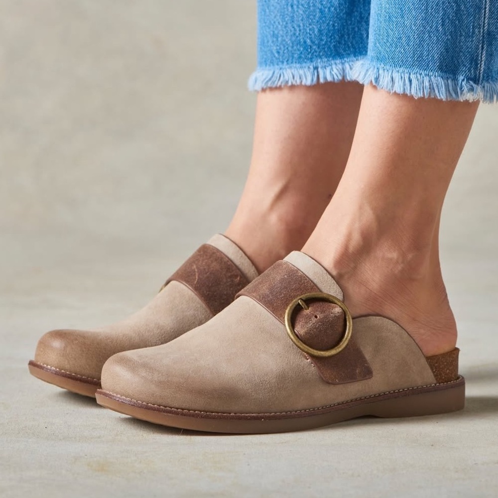 NWT Sofft Billie Clog in Cashmere Suede and Leather size 6